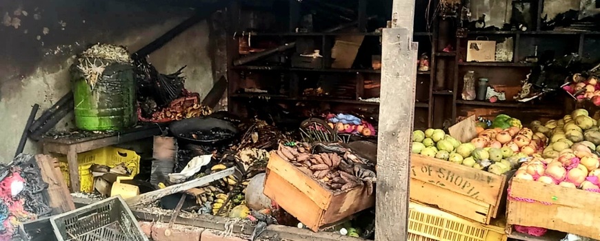 धरानको तरकारी बजारमा आगलागी: दुई फलफूल पसल जलेर नष्ट, लाखौंको क्षति